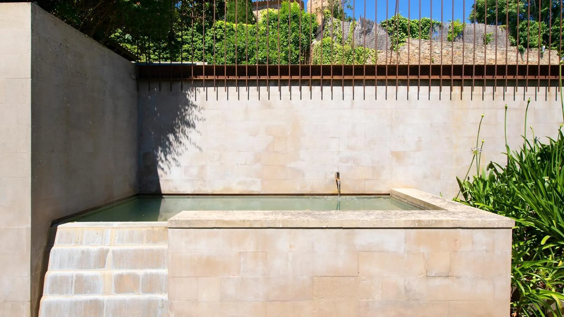 Exclusive & Charming Stone House Villa Pals