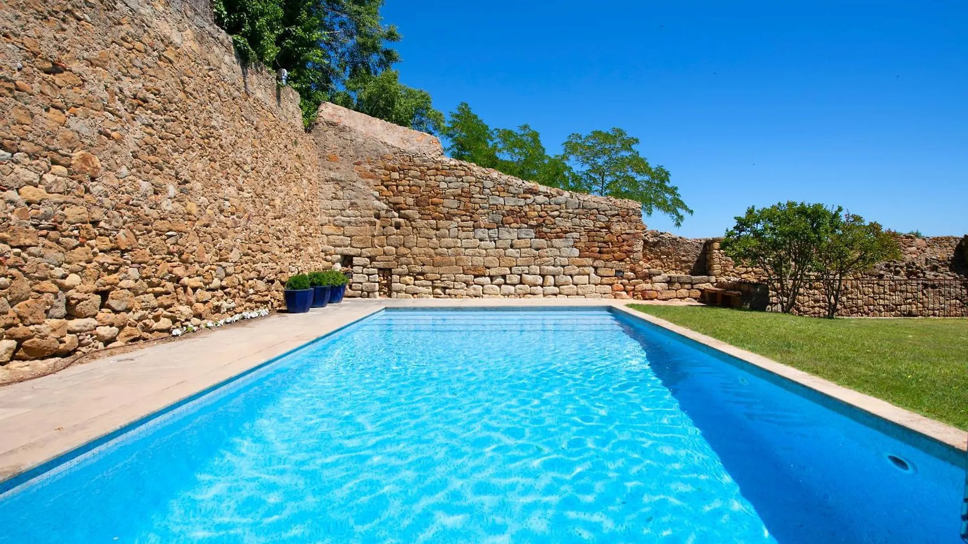 Exclusive & Charming Stone House Villa Pals