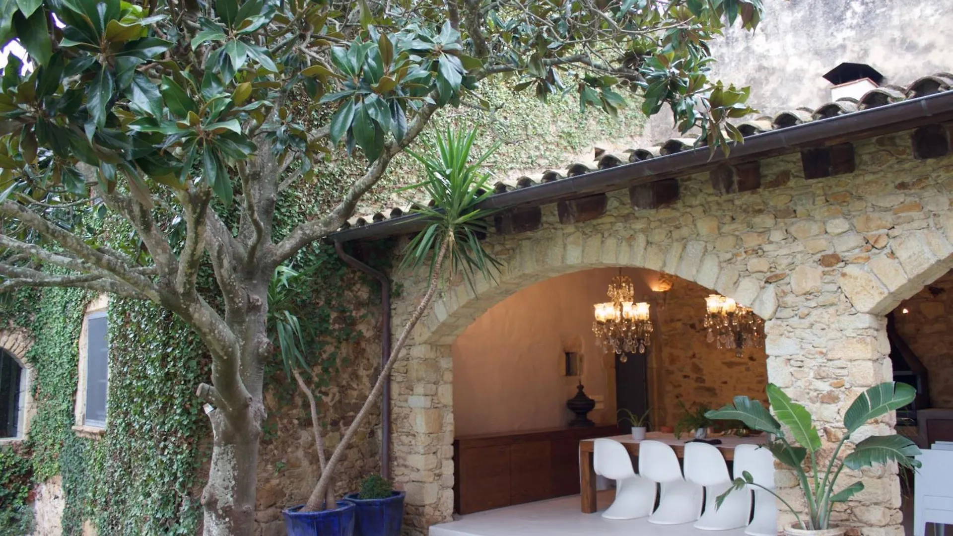 Exclusive & Charming Stone House Villa Pals
